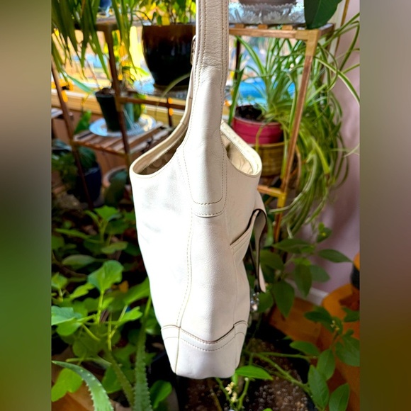 Coach 2005 Leather Hamptons Hobo Shoulder Bag in Bone, VGUC For Age Minor Flaws - Picture 10 of 11